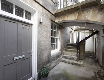 Prestigious Apartment in the heart of Edinburgh 5