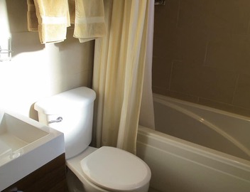 Beautiful 2 bedroom home - includes laundry and parking 3