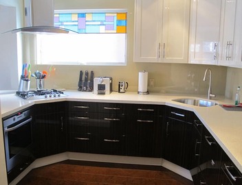 Beautiful 2 bedroom home - includes laundry and parking 5