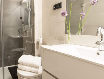 Luxury Aprt. Trendy Chueca, Madrid Center, Walk to Museums, Plazas and Gran Via 2