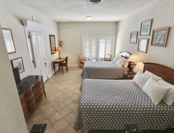 Excellent Location: 3 Blocks to Bourbon St. and the French Quarter attractions. 3