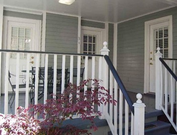Excellent Location: 3 Blocks to Bourbon St. and the French Quarter attractions. 5