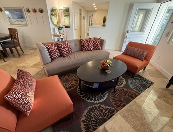 Blue Tide Cottage: Ocean Views, Steps to the Beach, Dining, Shopping + More! 3