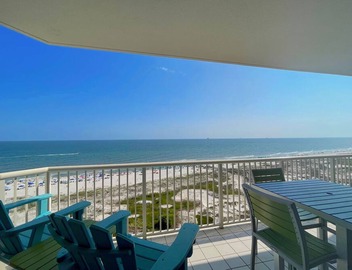 Luxurious beach front 3 BR condo - Use our Beach Chairs - 10th floor of Bristol 4
