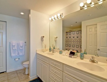 Luxurious beach front 3 BR condo - Use our Beach Chairs - 10th floor of Bristol 5