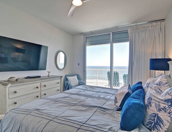Luxurious beach front 3 BR condo - Use our Beach Chairs - 10th floor of Bristol 3