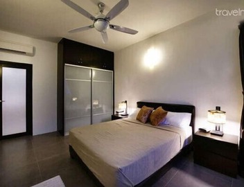 Relax in this peaceful central Kuala Lumpur oasis, perfect for families/groups 4