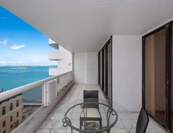 Modern Long Stay Apt | Bayview Balcony | StayCozy 2