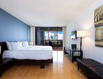 Modern Long Stay Apt | Bayview Balcony | StayCozy 2