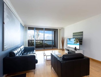 Modern Long Stay Apt | Bayview Balcony | StayCozy 5
