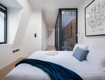 Chill Oxford Street 2BR - Netflix & Natural Light 2