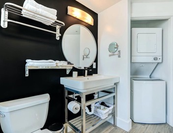 Stunning Corner Deluxe Studio Free Parking 5