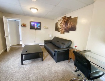 Updated 2 Bedroom with Roof deck and backyard 2