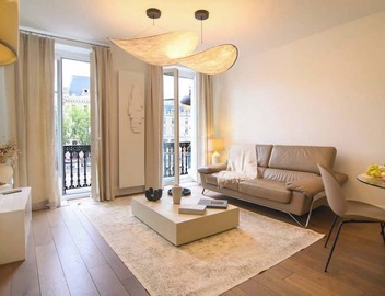 Riverside Apt with Balcony & Notre Dame Views 4