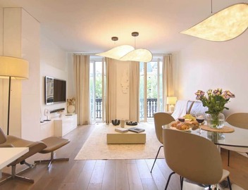 Riverside Apt with Balcony & Notre Dame Views 2