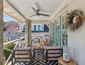 Beach Getaway - Less than two blocks to the beach 4