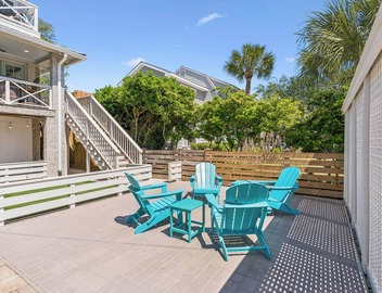 Beach Getaway - Less than two blocks to the beach 2