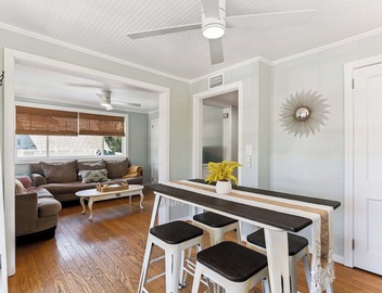Beach Getaway - Less than two blocks to the beach 5