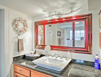 4 Mi to French Quarter: NOLA Apt w/Garden Patio 4