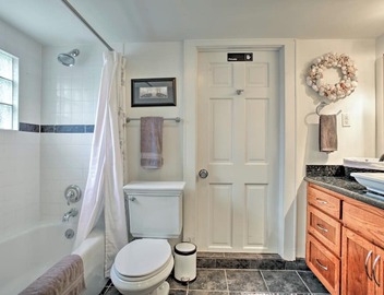 4 Mi to French Quarter: NOLA Apt w/Garden Patio 3
