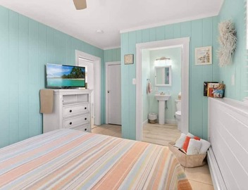 10 Mins From Downtown | Walk to Beach & Lighthouse 3