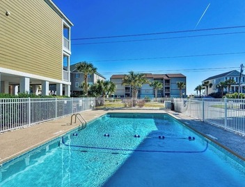 Oceanview Paradise: Relaxing 2-Bedroom Condo in Surfside Beach 5