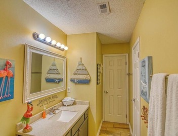 Oceanview Paradise: Relaxing 2-Bedroom Condo in Surfside Beach 5