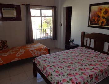 MAKE YOURSELF AT HOME! Spacious, 4 bedrooms, air conditioning, free Wi-Fi, close to the street market! 3