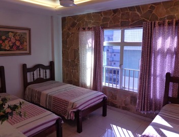 MAKE YOURSELF AT HOME! Spacious, 4 bedrooms, air conditioning, free Wi-Fi, close to the street market! 2