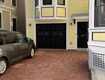Airy new apt for 2-6. Off-street parking. Walk to shops/restaurants/subway/bus 3