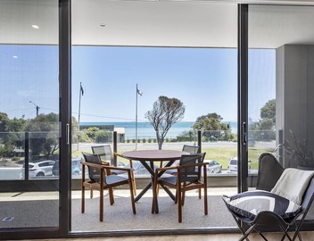 Blairgowrie Apartment 1 - Newly renovated apartment across the road from Blairgowrie Foreshore. 2