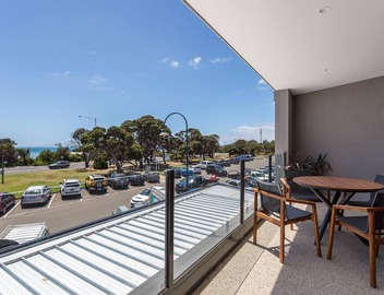 Blairgowrie Apartment 1 - Newly renovated apartment across the road from Blairgowrie Foreshore. 4