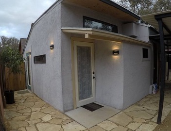 5 minutes to Everything Austin-easy walk to Downtown or to swim Barton Springs 2