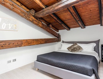 Ponte Milvio Luxury House offers spaces, furniture, services and comfort from 5 STARS. 4