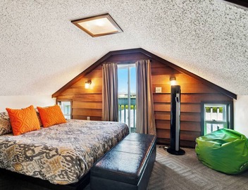 Sportsmans Retreat in Paradise! Bayou Bungalow near New Orleans Sleeps 10 4