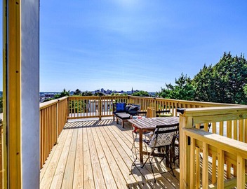 Spectacular Views & Comforts of Home in Portland s Most Desirable Neighborhood 2