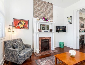 20% OFF Monthly | 10% OFF Weekly- Private 2BR in Uptown by Hosteeva 3