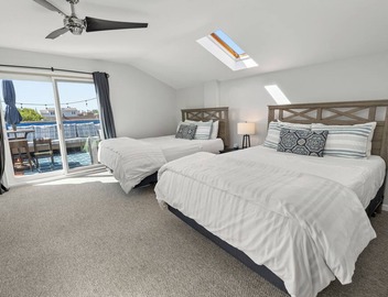Dramatic Wrigley Loft +PRIVATE Rooftop, Center of Wrigley, Ranked GUEST FAVORITE 5