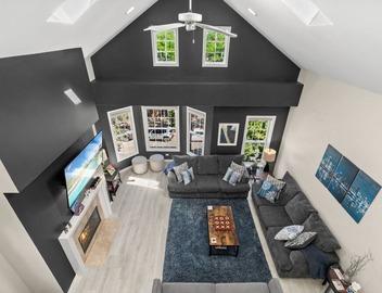 Dramatic Wrigley Loft +PRIVATE Rooftop, Center of Wrigley, Ranked GUEST FAVORITE 4