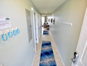 Destin West Gulfside #605 ~Free Beach Service! Amazing View! Lazy River & Pools! 2