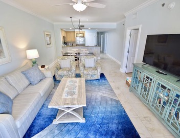 Azure Resort #209 ~Direct Beachfront! ~Free Beach Service! ~Wonderful Resort! 2
