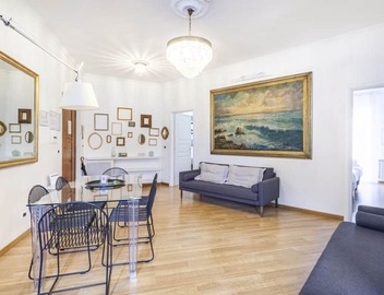 This recently renovated, beautiful, bright apartment has been completely redesigned. It is located on the 4th floor with elevator. There are three bedrooms: the first with a large double bed (180cmx200cm), the second bedroom has two single beds and the th 5