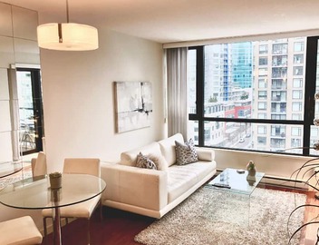 Luxury Beautiful Suite in the Heart of Downtown - Steps to BC Place Stadium! 4