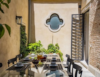 Sartor Apartment with Canal View and Private Court 4