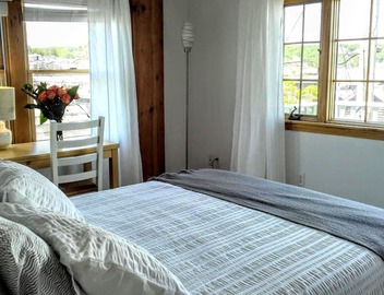 Enchanting Harbor Views - Historic Bradley Wharf Bearskin Neck 5