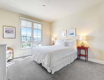 PRIME, spacious Top Corner with spanning campus-fountain view @ the Americana! 3