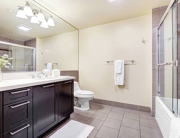 PRIME, spacious Top Corner with spanning campus-fountain view @ the Americana! 4