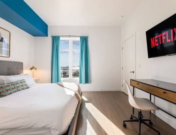 Chic & Cozy, Walk to little Tokyo, Free Parking, Gym and Rooftop Views 2