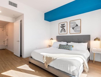 Chic & Cozy, Walk to little Tokyo, Free Parking, Gym and Rooftop Views 4