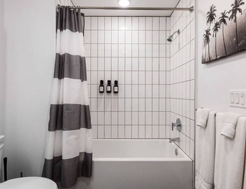 Light-Filled Artsy Stay in Little Tokyo, Walk to best Sushi Bars and Metro 5